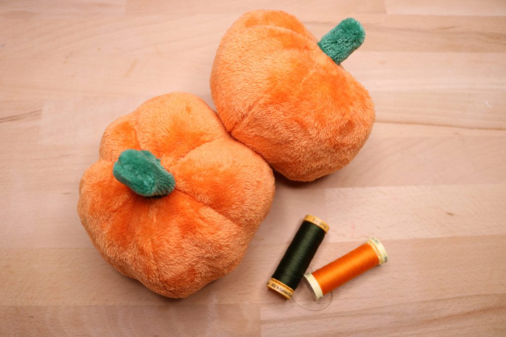Pumpkin plushies DIY